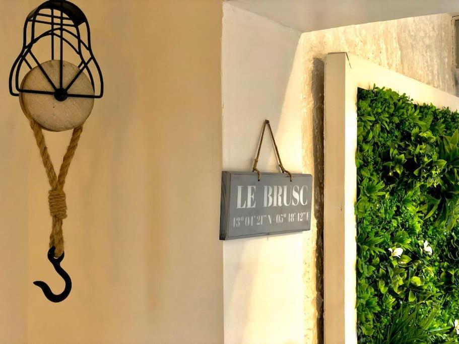 Le Brusc. Design, Parking, Wifi & Double Vue! Daire Six-Fours-les-Plages Dış mekan fotoğraf